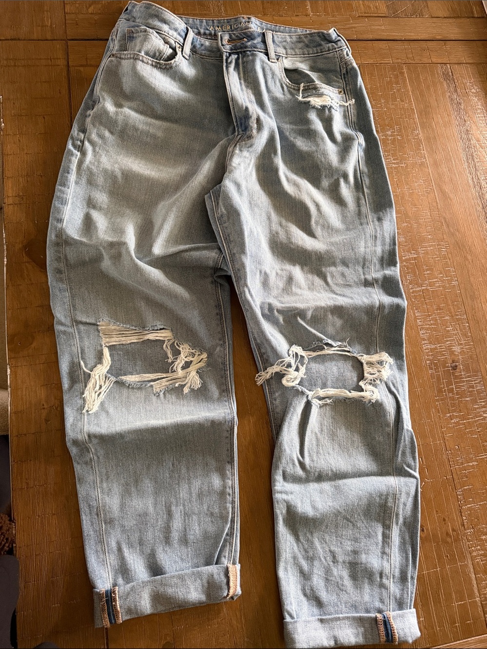 American Eagle Outfitters Light Blue Distressed Relaxed Jeans
